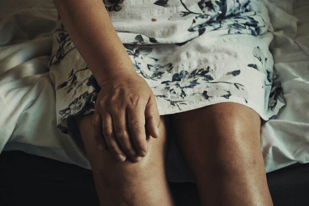 Can’t Stop Moving Your Legs at Night? Understanding Restless Legs Syndrome Causes and Treatment